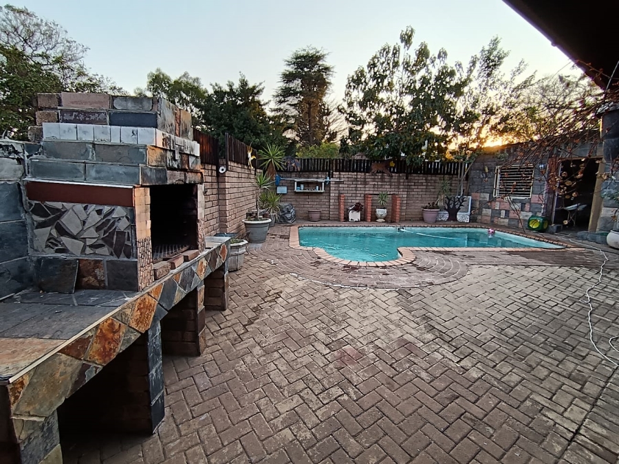 3 Bedroom Property for Sale in Geelhoutpark North West